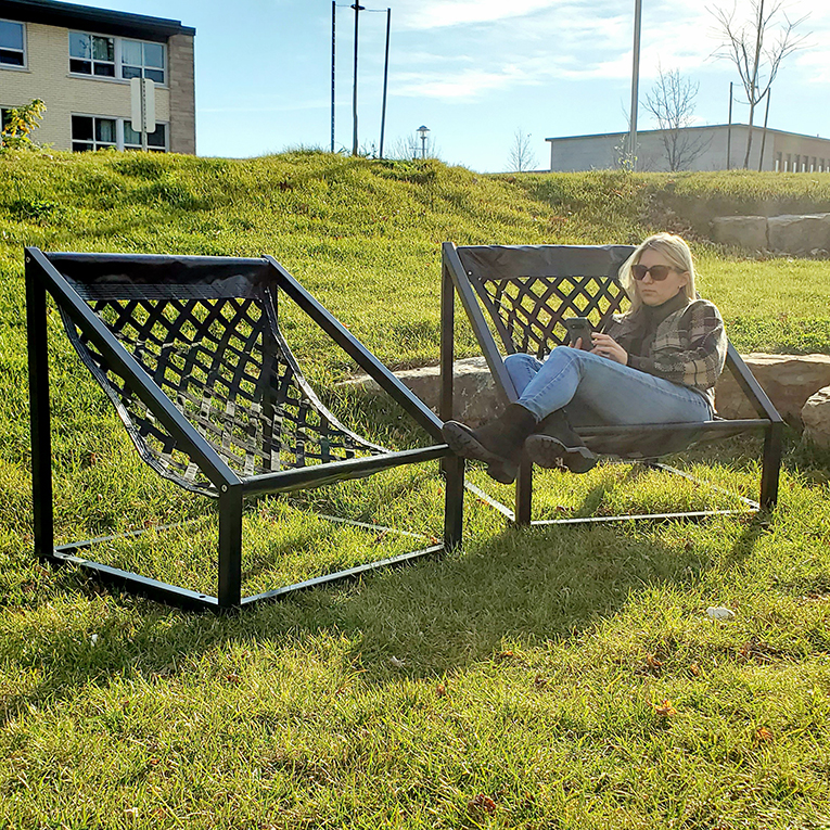 CHAISE HAMC URBAINE - MOBILIER SCOLAIRE - MOBILIER COMMERCIAL EXTÉRIEUR - MOBILIER LUDIQUE