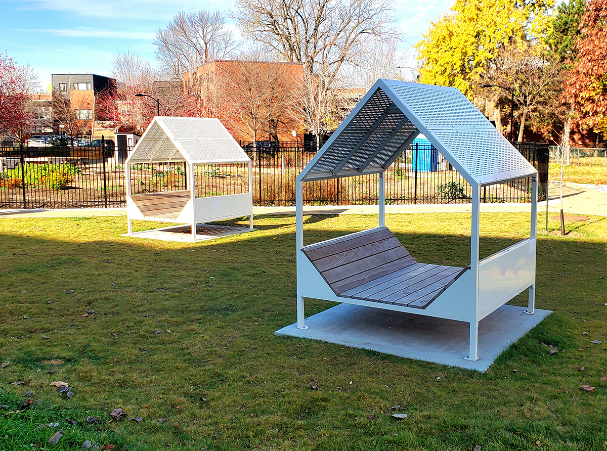 Chaise Longue urbaine ludique avec abri solaire