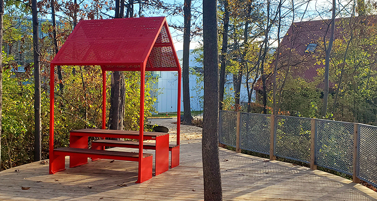 Table pique-nique avec abri solaire