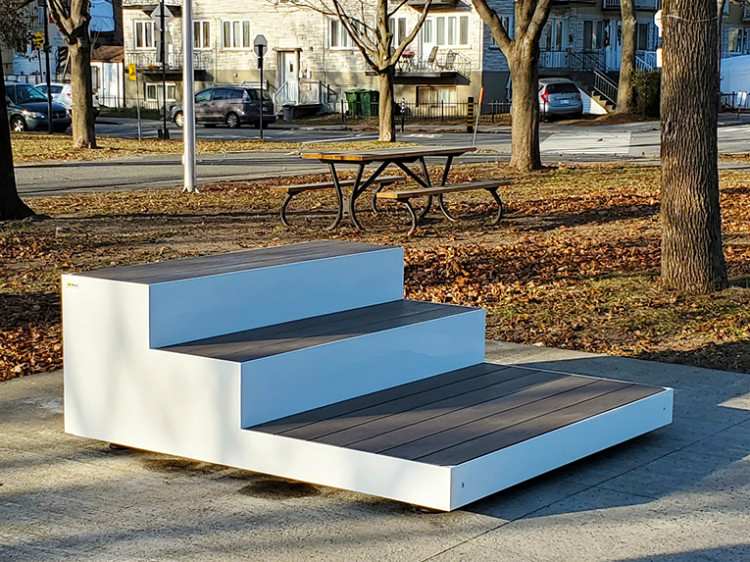 ESTRADE URBAINE - MOBILIER URBAIN - MOBILIER TERRAIN DE JEUX