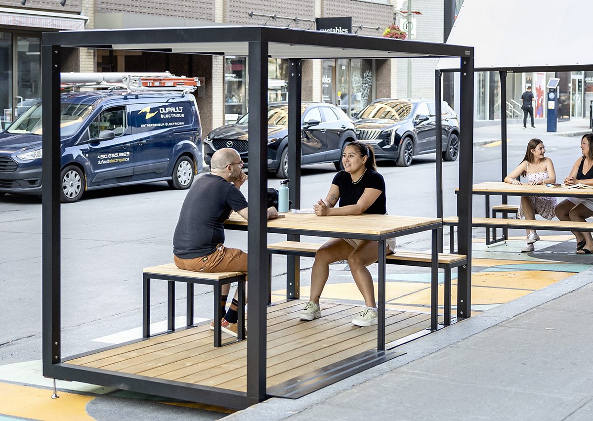 Mobilier urbain transitoire, mobilier piétonnisation des rues, table pique-nique éphémère, mobilier éphémère, place éphémère