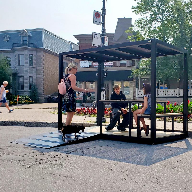 Mobilier urbain transitoire, mobilier piétonnisation des rues, table pique-nique éphémère, mobilier éphémère, place éphémère