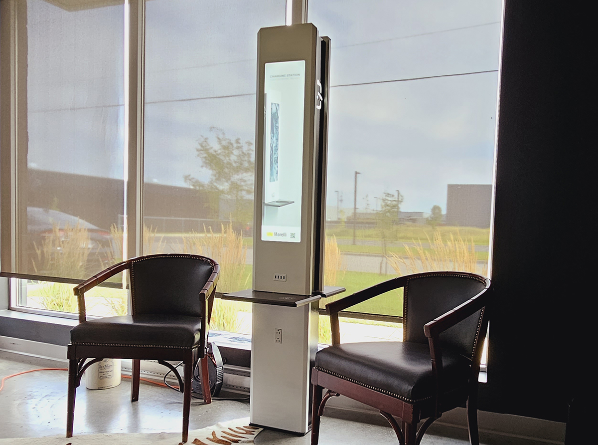 Borne de recharge pour cellulaire et appareil mobile