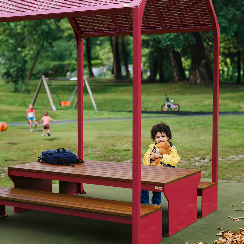 Table extérieure pour enfants - espace extérieur avec mobilier pour enfants