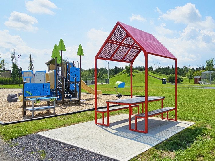 table pique-nique PMR  avec abris soleil - table pique-nique ludique