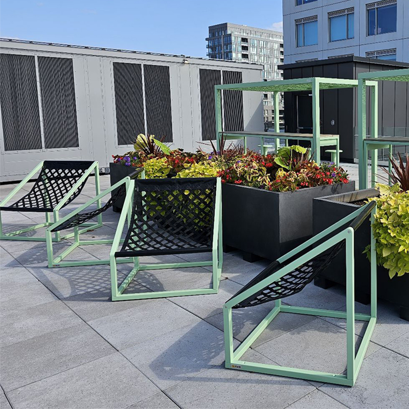 Rooftop furniture for businesses and commercial spaces, Outdoor collaborative furniture, Open-air relaxation area layout, Durable hammock chair for corporate terrace or rooftop, Weather-resistant outdoor furniture for informal meetings, Rooftop gathering and collaboration space, Outdoor break and conversation furniture, Set of lounge-style chairs for open-air meetings, Furniture for hotel rooftops.