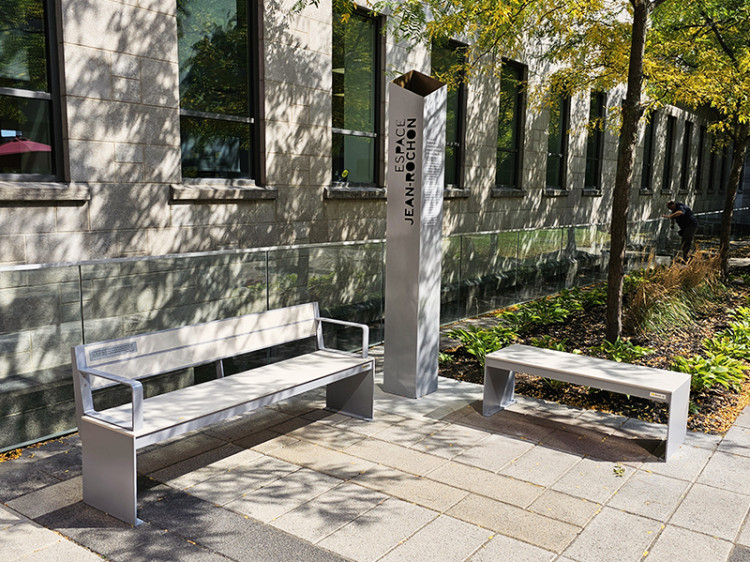 Banc urbain - mobilier avec dossier et accoudoirs- Mobilier commercial et urbain