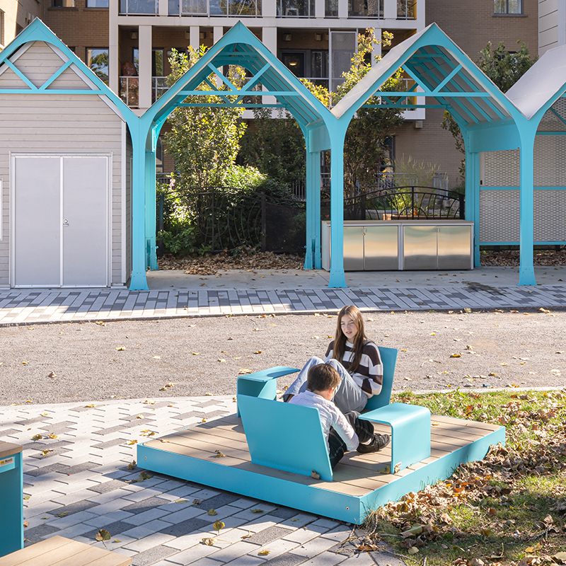 Plateforme, module d’assise urbaine, chaise longue, espace pique-nique, mobilier urbain, banc public, mobilier espace public, mobilier extérieur, mobilier d'espace collaboratif extérieur, mobilier espace commercial, mobilier de parc, mobilier scolaire, station touristique, mobilier terrasse commerciale, mobilier place publique, mobilier toit-terrasse extérieur, mobilier modulaire urbain
Platform, urban seating platform, lounge chair, picnic area, urban furniture, street furniture, site furnishings, public bench, public space furniture, public square outdoor furniture, outdoor furniture, outdoor collaborative space furniture, commercial furniture, park furniture, school outdoor furniture, touristic station, touristic site outdoor furniture, commercial terrace furniture, rooftop terrace furniture, urban modular furniture
