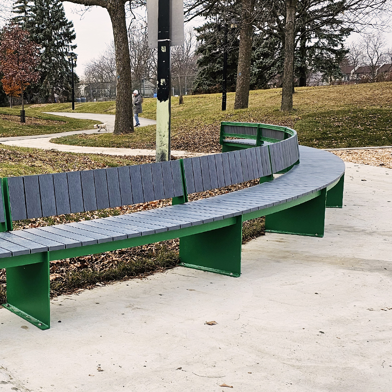 7 curved bench modules with backrest - Banc modulaire en arc de cercle avec dossier.