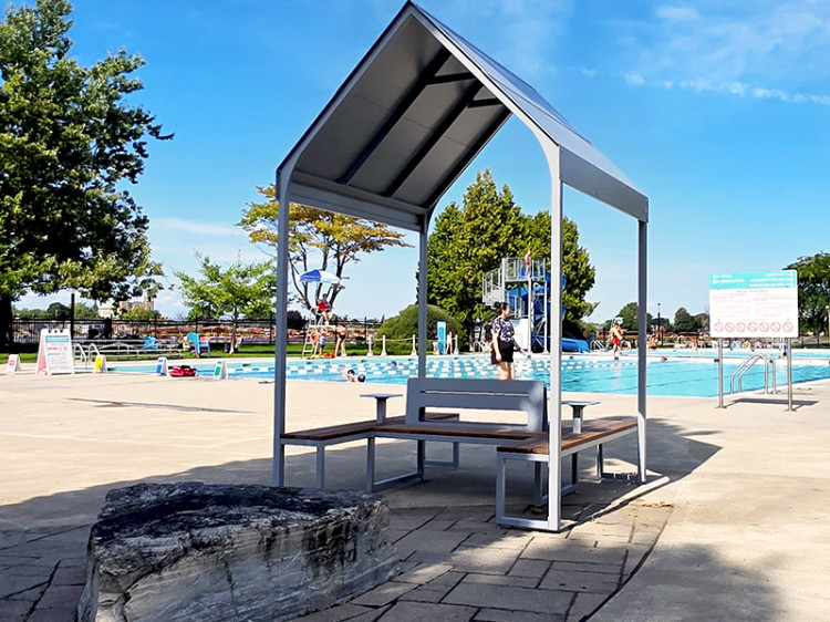 Table pique-nique modulaire, accès universel (PMR), maisonnette, abri solaire, Abri de table de pique-nique, mobilier urbain, table à pique-nique, table publique, banc public, mobilier espace public, mobilier extérieur, mobilier d'espace collaboratif extérieur, mobilier espace commercial, mobilier de parc, mobilier scolaire, station touristique, mobilier terrasse commerciale, mobilier place publique, mobilier toit-terrasse extérieur, mobilier modulaire urbain
Modular picnic table, universal access (ADA), house, sunshade, solar shelter, Picnic table shelter, urban furniture, street furniture, site furnishings, public table, public bench, modular picnic table, public space furniture, public square outdoor furniture, outdoor furniture, outdoor collaborative space furniture, commercial furniture, park furniture, school outdoor furniture, touristic station, Touristic site outdoor furniture, commercial terrace furniture, rooftop terrace furniture, urban modular furniture
