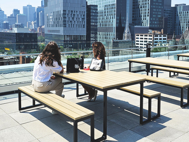 Rooftop furniture installed or anchored for businesses and commercial spaces, Outdoor collaborative furniture, Open-air workspace layout, Durable table for corporate terrace or rooftop, Weather-resistant outdoor furniture for informal meetings, Rooftop gathering and collaboration space, Outdoor break and conversation furniture, Table set for open-air meetings, Furniture for hotel rooftops, schools, or public spaces.