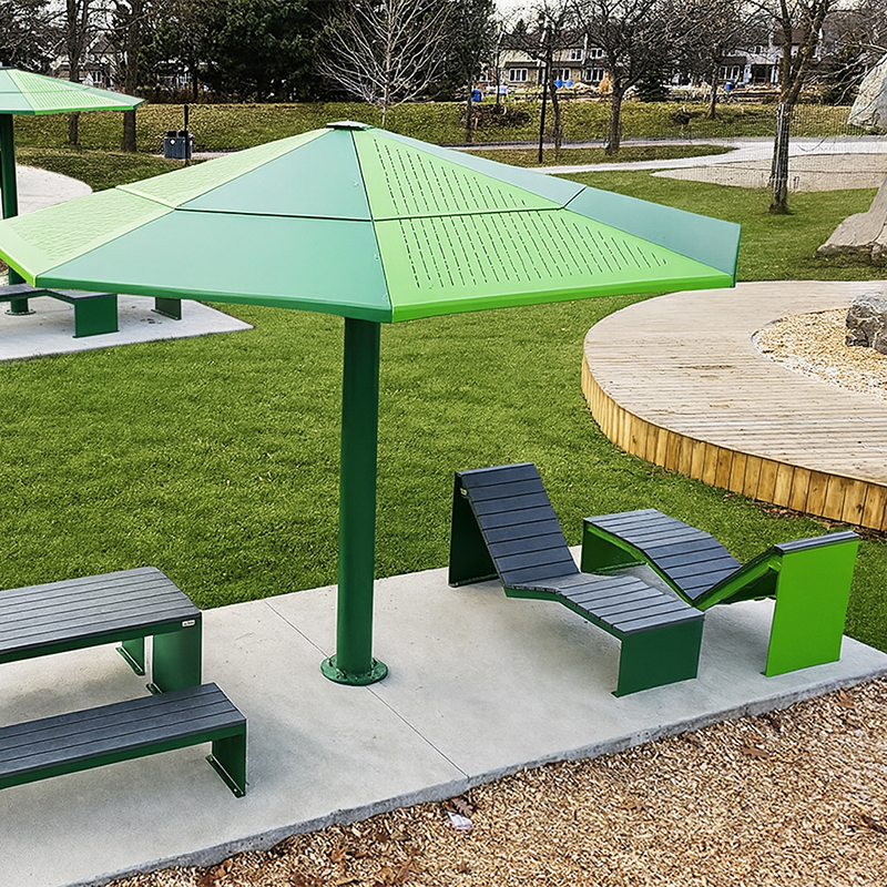Chaise longue urbaine, méridienne urbaine, parasol métallique, abri solaire, abri de pique-nique, mobilier urbain, banc public, mobilier espace public, mobilier extérieur, mobilier d'espace collaboratif extérieur, mobilier espace commercial, mobilier de parc, mobilier scolaire, station touristique, mobilier terrasse commerciale, mobilier place publique, mobilier toit-terrasse extérieur, mobilier modulaire urbain
Urban lounge chair, urban resting platform, metal parasol, sunshade, solar shelter, sunbrella, umbrella, picnic table shelter, urban furniture, street furniture, site furnishings, public bench, public space furniture, public square outdoor furniture, outdoor furniture, outdoor collaborative space furniture, commercial furniture, park furniture, school outdoor furniture, touristic station, Touristic site outdoor furniture, commercial terrace furniture, rooftop terrace furniture, urban modular furniture
