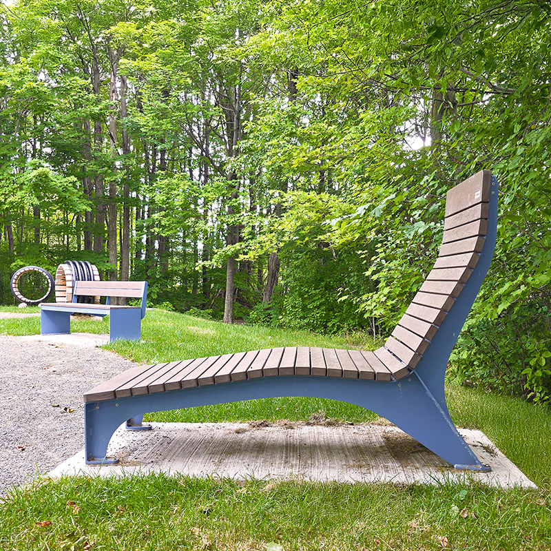 Chaise longue urbaine, méridienne urbaine, mobilier urbain, banc public, mobilier espace public, mobilier extérieur, mobilier d'espace collaboratif extérieur, mobilier espace commercial, mobilier de parc, mobilier scolaire, station touristique, mobilier terrasse commerciale, mobilier place publique, mobilier toit-terrasse extérieur, mobilier modulaire urbain
Urban lounge chair, urban resting platform, urban furniture, street furniture, site furnishings, public bench, public space furniture, public square outdoor furniture, outdoor furniture, outdoor collaborative space furniture, commercial furniture, park furniture, school outdoor furniture, touristic station, Touristic site outdoor furniture, commercial terrace furniture, rooftop terrace furniture, urban modular furniture
