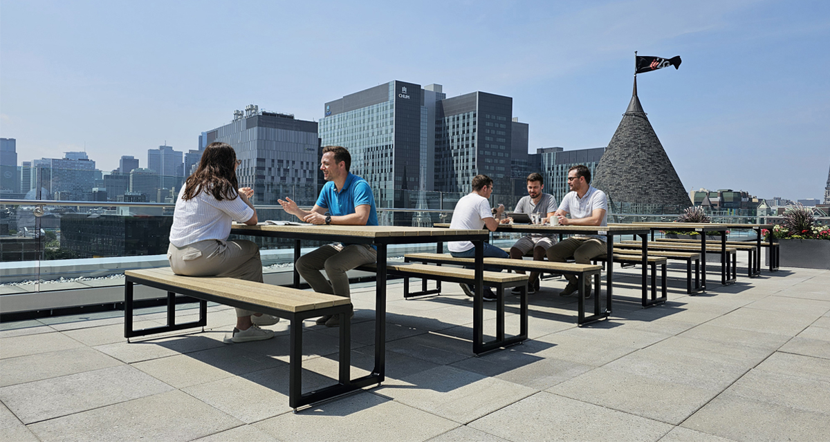 Table pique-nique modulaire, accès universel (PMR), mobilier urbain, table à pique-nique, table publique, banc public, mobilier espace public, mobilier extérieur, mobilier d'espace collaboratif extérieur, mobilier espace commercial, mobilier de parc, mobilier scolaire, station touristique, mobilier terrasse commerciale, mobilier place publique, mobilier toit-terrasse extérieur, mobilier modulaire urbain
Modular picnic table, universal access (ADA), urban furniture, street furniture, site furnishings, public table, public bench, modular picnic table, public space furniture, public square outdoor furniture, outdoor furniture, outdoor collaborative space furniture, commercial furniture, park furniture, school outdoor furniture, touristic station, Touristic site outdoor furniture, commercial terrace furniture, rooftop terrace furniture, urban modular furniture