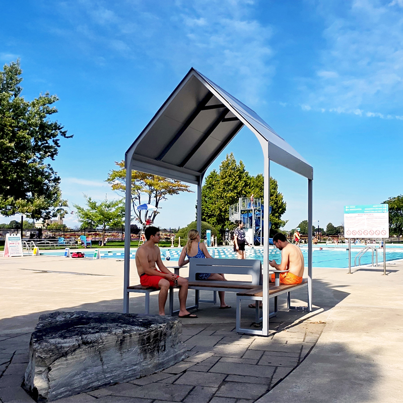 Banc modulaire urbain, accès universel (PMR), maisonnette, abri solaire, Abri de table de pique-nique, mobilier urbain, table à pique-nique, table publique, banc public, mobilier espace public, mobilier extérieur, mobilier d'espace collaboratif extérieur, mobilier espace commercial, mobilier de parc, mobilier scolaire, station touristique, mobilier terrasse commerciale, mobilier place publique, mobilier toit-terrasse extérieur, mobilier modulaire urbain Urban modular bench, universal access (ADA), house, sunshade, solar shelter, Picnic table shelter, urban furniture, street furniture, site furnishings, public table, public bench, modular picnic table, public space furniture, public square outdoor furniture, outdoor furniture, outdoor collaborative space furniture, commercial furniture, park furniture, school outdoor furniture, touristic station, Touristic site outdoor furniture, commercial terrace furniture, rooftop terrace furniture, urban modular furniture