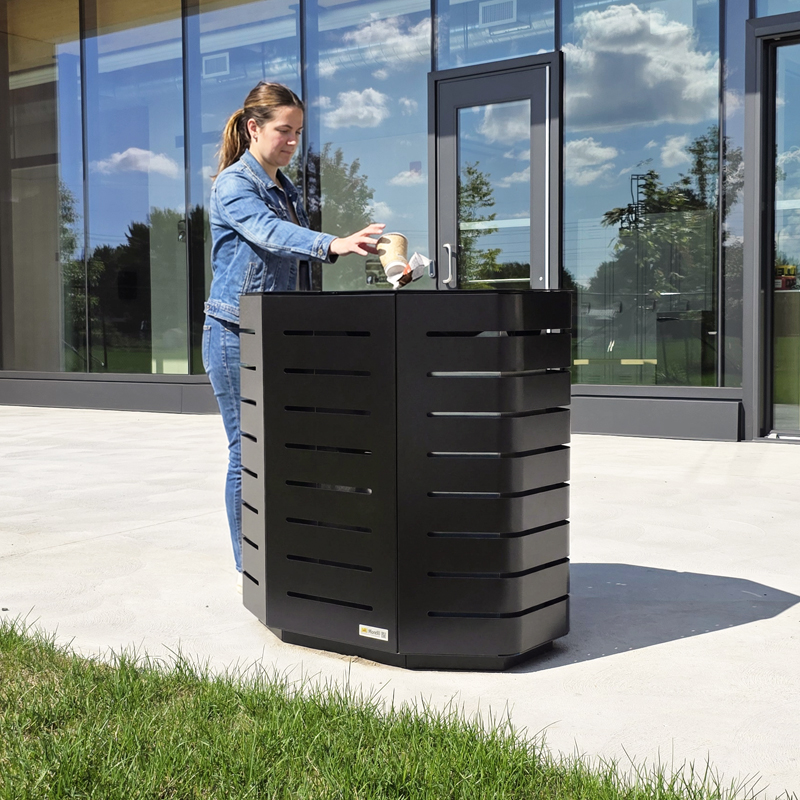 Panier à rebuts, poubelle, mobilier urbain, banc public, mobilier espace public, mobilier extérieur, mobilier d'espace collaboratif extérieur, mobilier espace commercial, mobilier de parc, mobilier scolaire, station touristique, mobilier terrasse commerciale, mobilier place publique, mobilier toit-terrasse extérieur, mobilier modulaire urbain
Waste bins, Recycling bins, Litter receptacles, garbage can, trash can, urban furniture, street furniture, site furnishings, public bench, public space furniture, public square outdoor furniture, outdoor furniture, outdoor collaborative space furniture, commercial furniture, park furniture, school outdoor furniture, touristic station, touristic site outdoor furniture, commercial terrace furniture, rooftop terrace furniture, urban modular furniture
