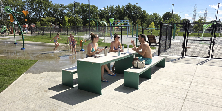 Table pique-nique modulaire, accès universel (PMR), mobilier urbain, table à pique-nique, table publique, banc public, mobilier espace public, mobilier extérieur, mobilier d'espace collaboratif extérieur, mobilier espace commercial, mobilier de parc, mobilier scolaire, station touristique, mobilier terrasse commerciale, mobilier place publique, mobilier toit-terrasse extérieur, mobilier modulaire urbain
Modular picnic table, universal access (ADA), urban furniture, street furniture, site furnishings, public table, public bench, modular picnic table, public space furniture, public square outdoor furniture, outdoor furniture, outdoor collaborative space furniture, commercial furniture, park furniture, school outdoor furniture, touristic station, Touristic site outdoor furniture, commercial terrace furniture, rooftop terrace furniture, urban modular furniture
