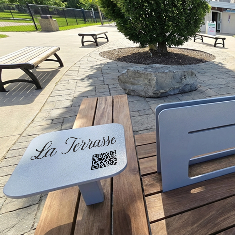 Banc modulaire urbain, accès universel (PMR), mobilier urbain, banc public, mobilier espace public, mobilier extérieur, mobilier d'espace collaboratif extérieur, mobilier espace commercial, mobilier de parc, mobilier scolaire, station touristique, mobilier terrasse commerciale, mobilier place publique, mobilier toit-terrasse extérieur, mobilier modulaire urbain
Modular urban bench, universal access (ADA), urban furniture, street furniture, site furnishings, public bench, public space furniture, public square outdoor furniture, outdoor furniture, outdoor collaborative space furniture, commercial furniture, park furniture, school outdoor furniture, touristic station, Touristic site outdoor furniture, commercial terrace furniture, rooftop terrace furniture, urban modular furniture


