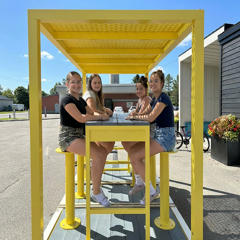 Cabana, table pique-nique modulaire, accès universel (PMR), abri solaire, abri de table de pique-nique, table bistro, tabourets hauts, mobilier urbain, table à pique-nique, table public, banc public, mobilier espace public, mobilier extérieur, mobilier d'espace collaboratif extérieur, mobilier espace commercial, mobilier de parc, mobilier scolaire, station touristique, mobilier terrasse commerciale, mobilier place publique, mobilier toit-terrasse extérieur, mobilier modulaire urbain
Cabana, modular picnic table, universal access (ADA), sunshade, solar shelter, picnic table shelter, bar table, high stools urban furniture, street furniture, site furnishings, public table, public bench, modular picnic table, public space furniture, public square outdoor furniture, outdoor furniture, outdoor collaborative space furniture, commercial furniture, park furniture, school outdoor furniture, touristic station, Touristic site outdoor furniture, commercial terrace furniture, rooftop terrace furniture, urban modular furniture
